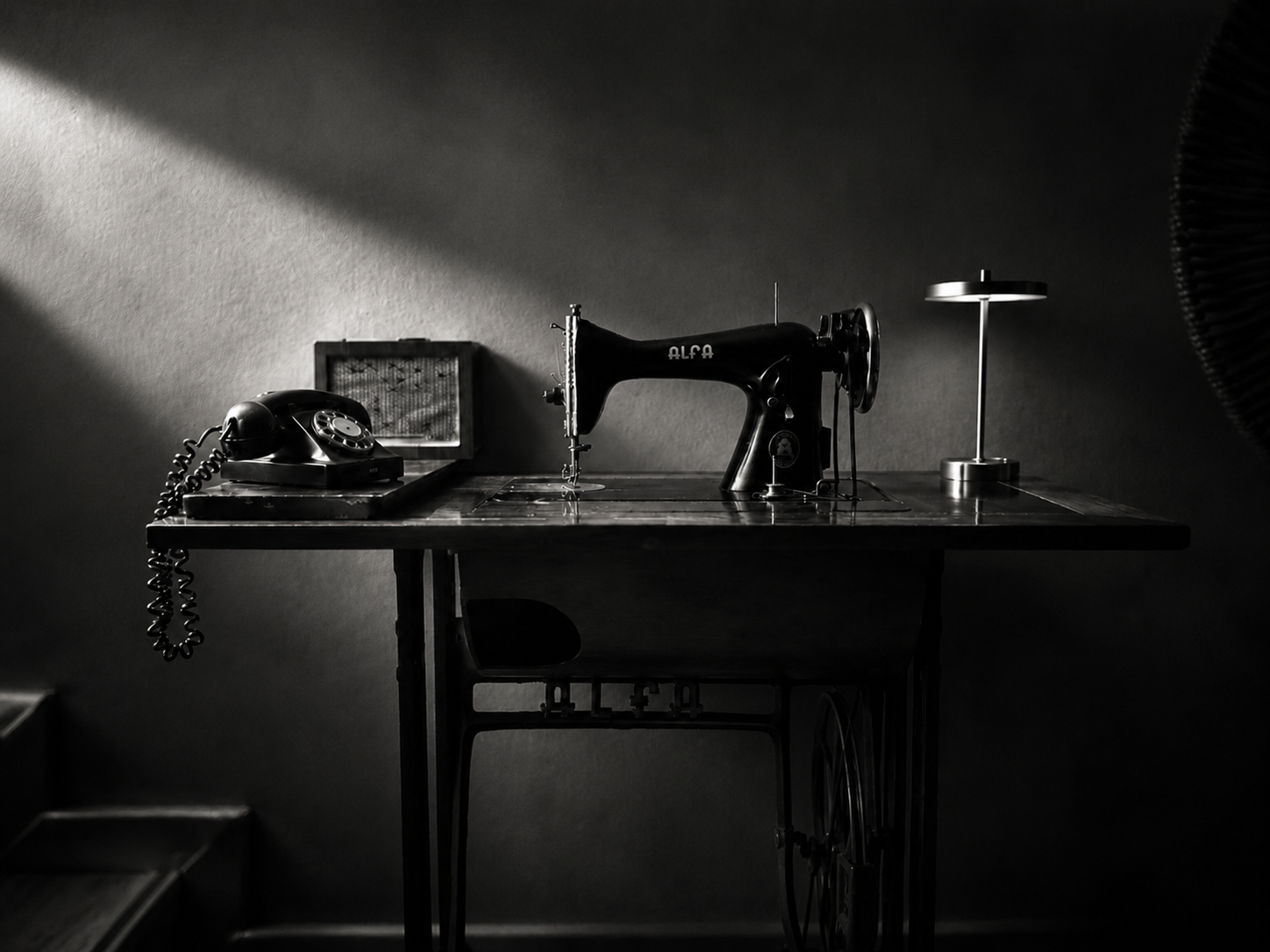 Bodegón en blanco y negro con luz de estudio